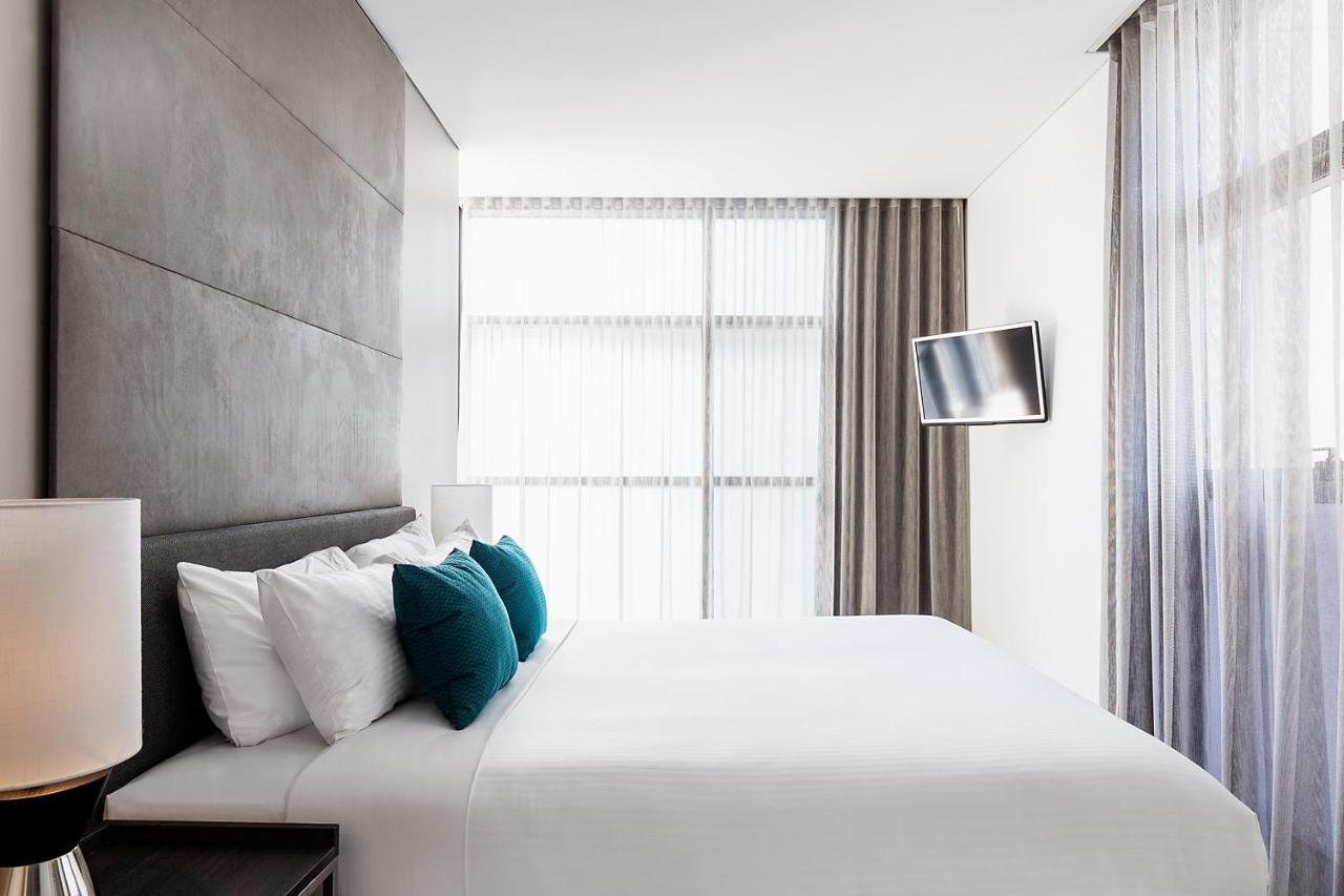Fraser Suites Sydney Exteriör bild A bedroom at the hotel