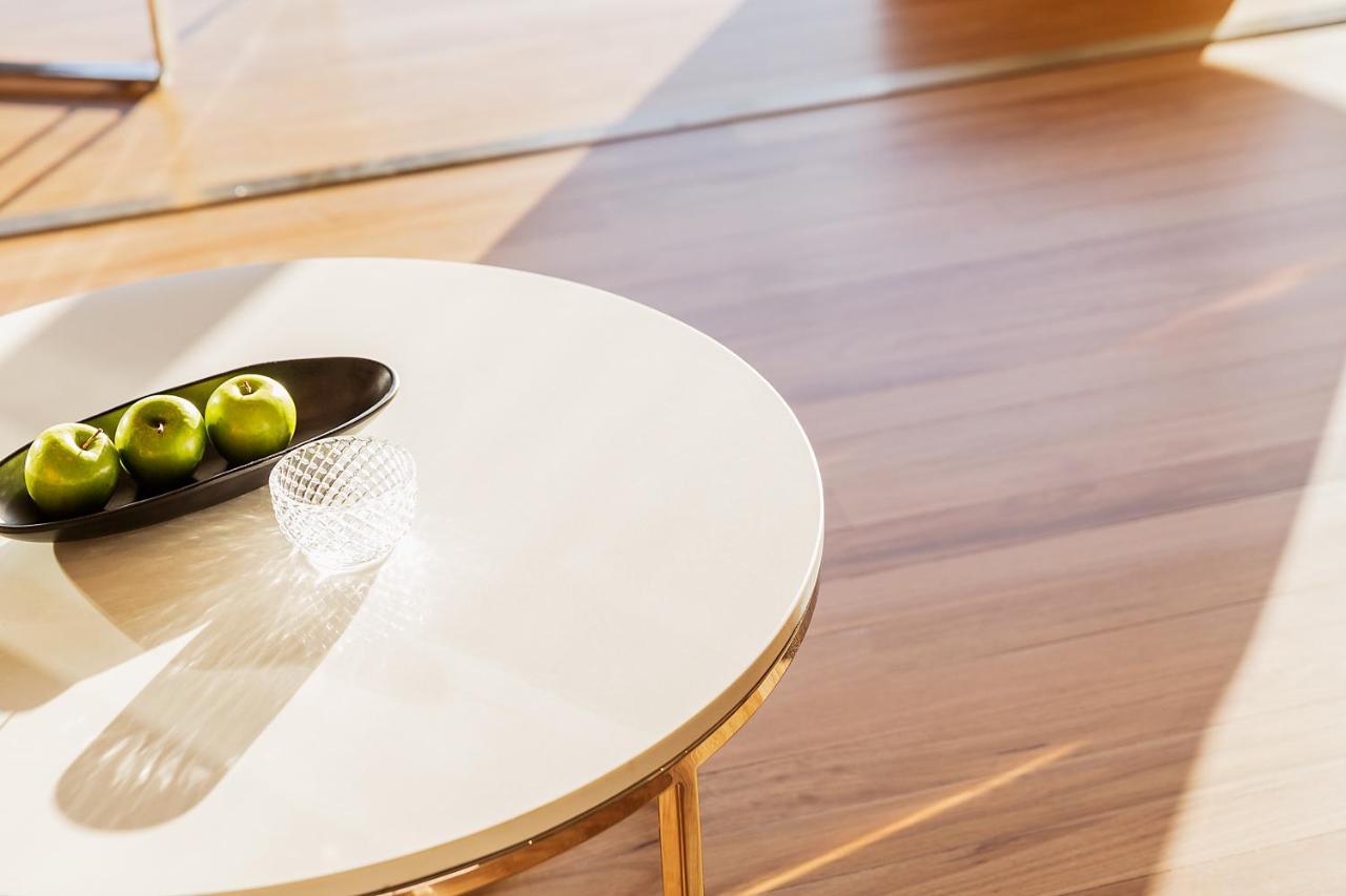 Fraser Suites Sydney Exteriör bild A table with a melamine tabletop