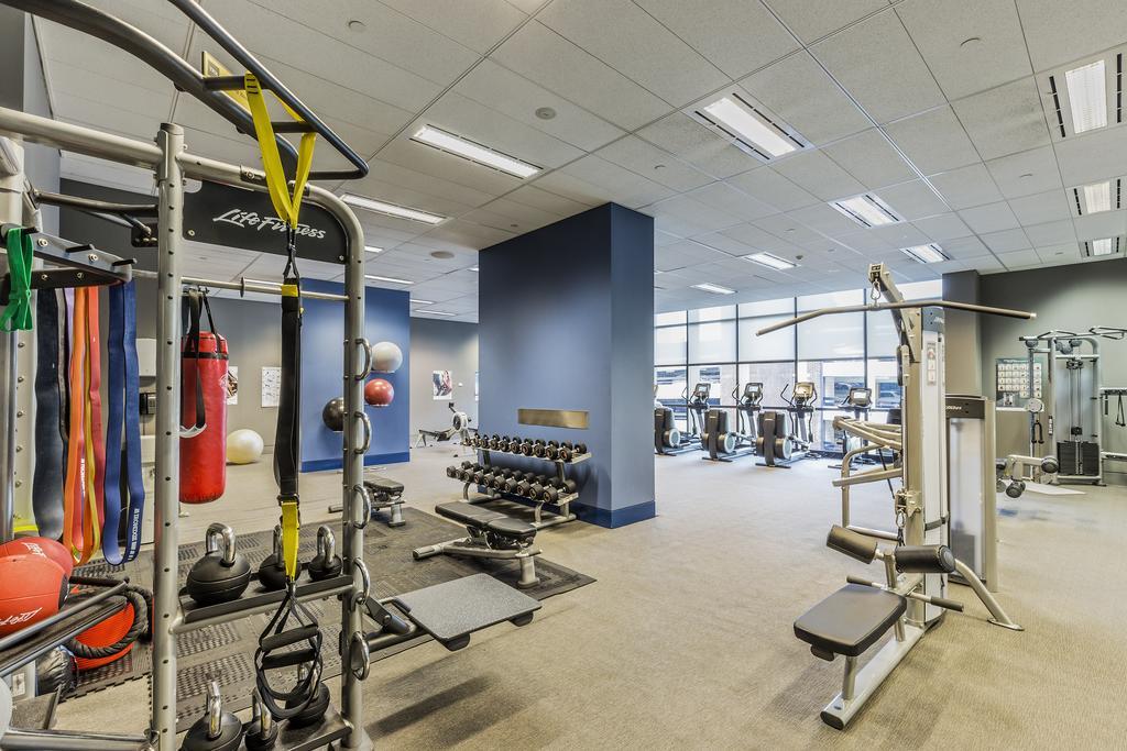 Fraser Suites Sydney Exteriör bild The gym at the 2016-opened, 1000-room, 20-story, 1.2 million square feet (111,000 m2) Hyatt Regency at the University of Texas at Austin.